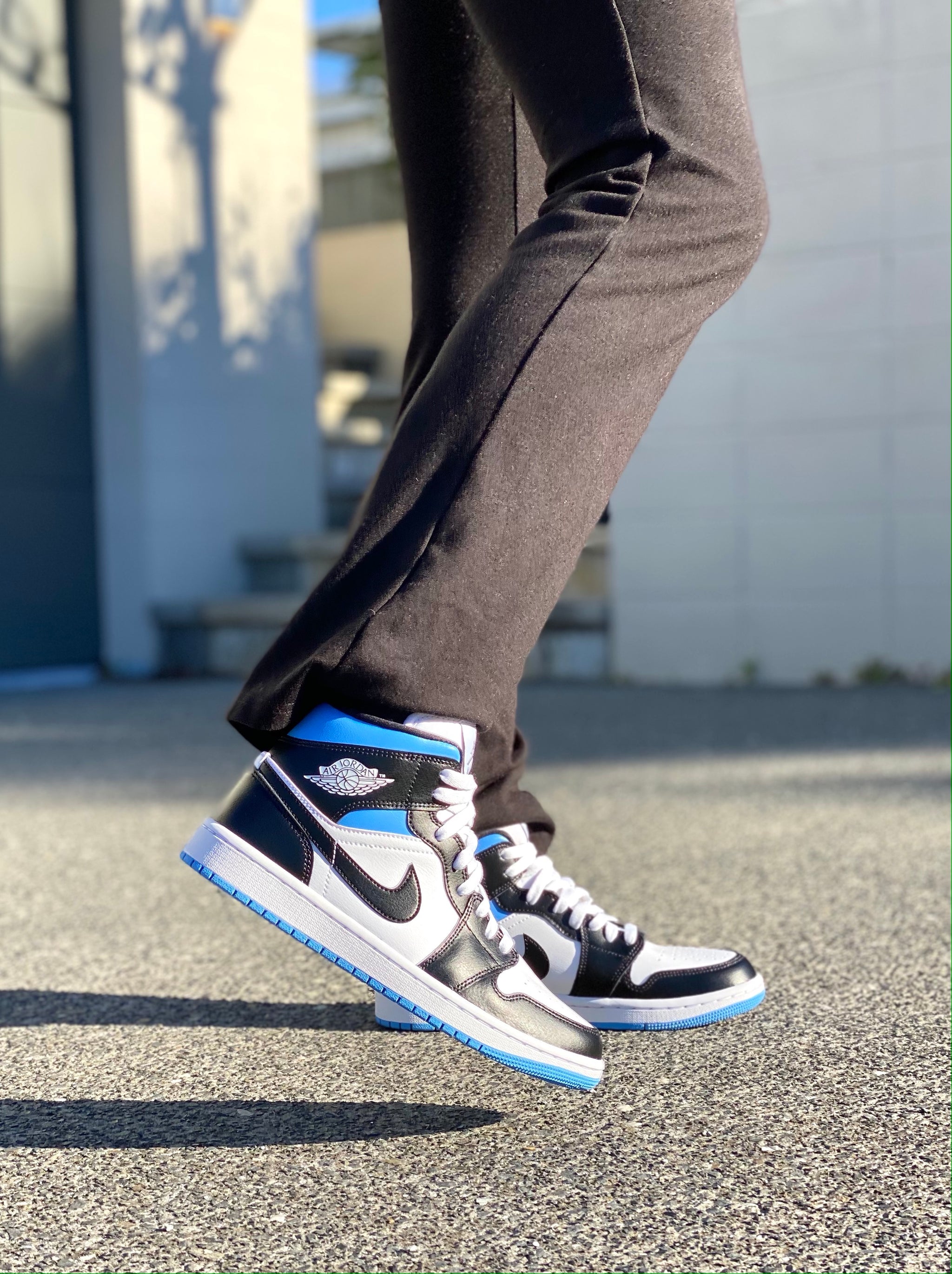Nike Air Jordan 1 Mid 'University Blue' - Shoetingznz